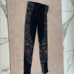 Lululemon High rise legging.